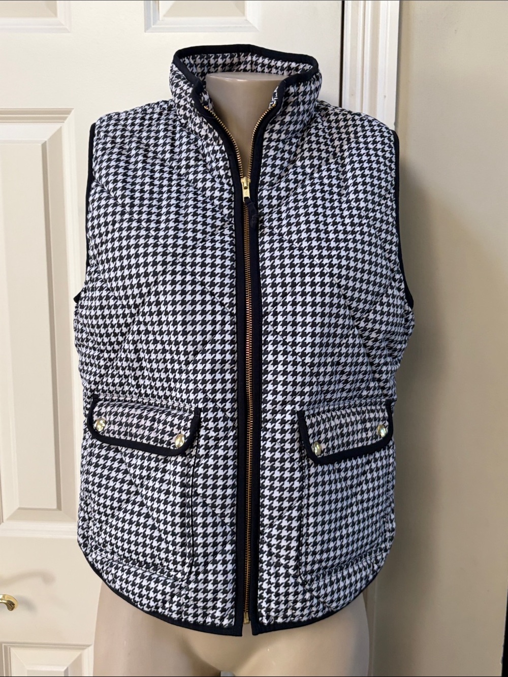 J. Crew Black & White Houndstooth Quilted Vest, large